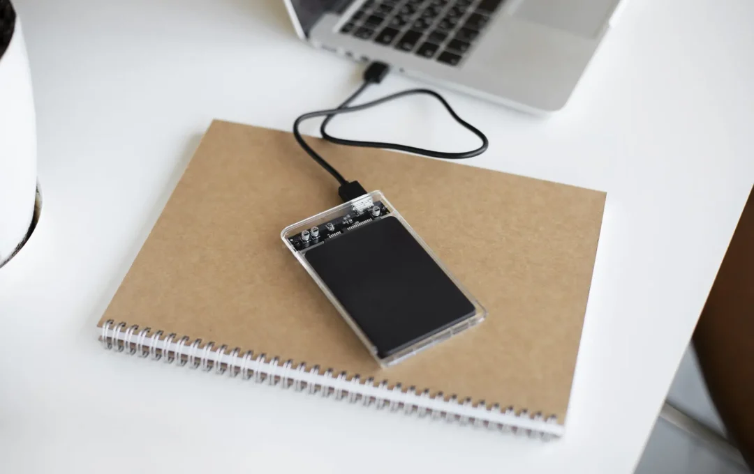 external-storage-connected-laptop